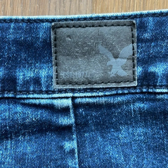 American Eagle Sky High Super Stretch Pencil
Mini Acid Washed Denim Skirt - Picture 4 of 6